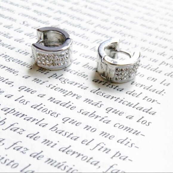 Silver statement diamond zirconia pave chunky Huggies mini hoops earrings - Picture 3 of 7